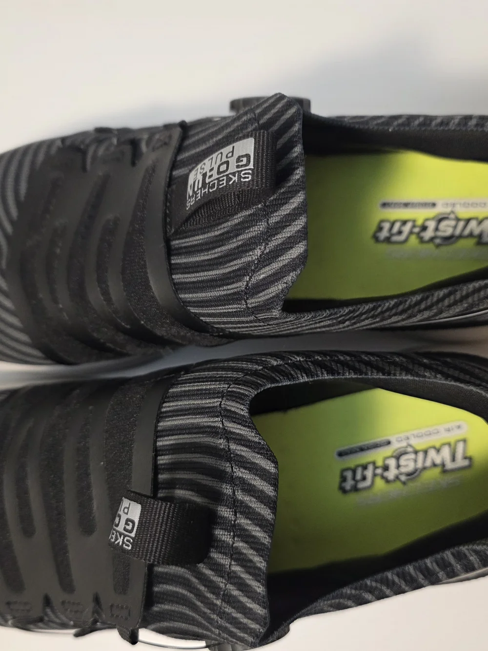 Skechers Gorun Pulse Twist-fit Men's BlackGray Slip-On Athletic Sneakers Size 10